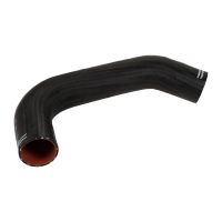 Przewód powietrza doładowującego w lewym dolnym rogu chłodnicy powietrza doładowującego