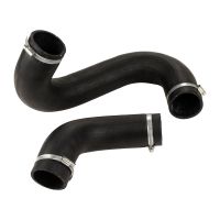 Wąż powietrza doładowującego po lewej stronie chłodnicy tylko 2 węże