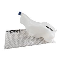 Zbiornik spryskiwacza przedniej szyby z pokrywką