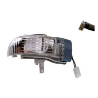 Włącz nasadkę kierunkowskazu lewą białą w lustrze