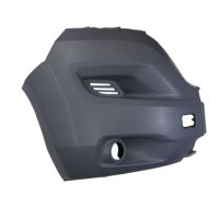 Narożnik prawego przedniego zderzaka zagruntowany