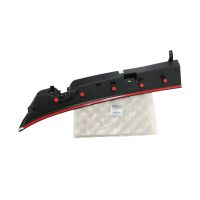 Osłona pod ramionami wycieraczek po prawej stronie