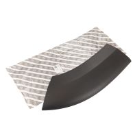 czarny pasek ozdobny na przednim prawym nadkolu