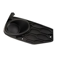 Kratka wentylacyjna z przodu po prawej