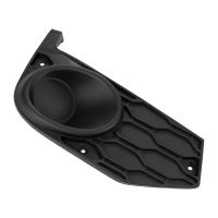 Kratka wentylacyjna z przodu po prawej