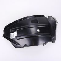 Osłona nadkola z przodu po prawej stronie