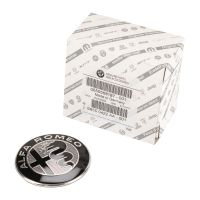 Emblemat Alfa Romeo z przodu