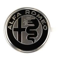Emblemat Alfa Romeo z tyłu