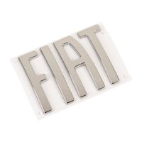 Napis „Fiat” z tyłu